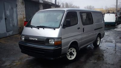 Автостекла Toyota HiAce H100 c установкой в Москве